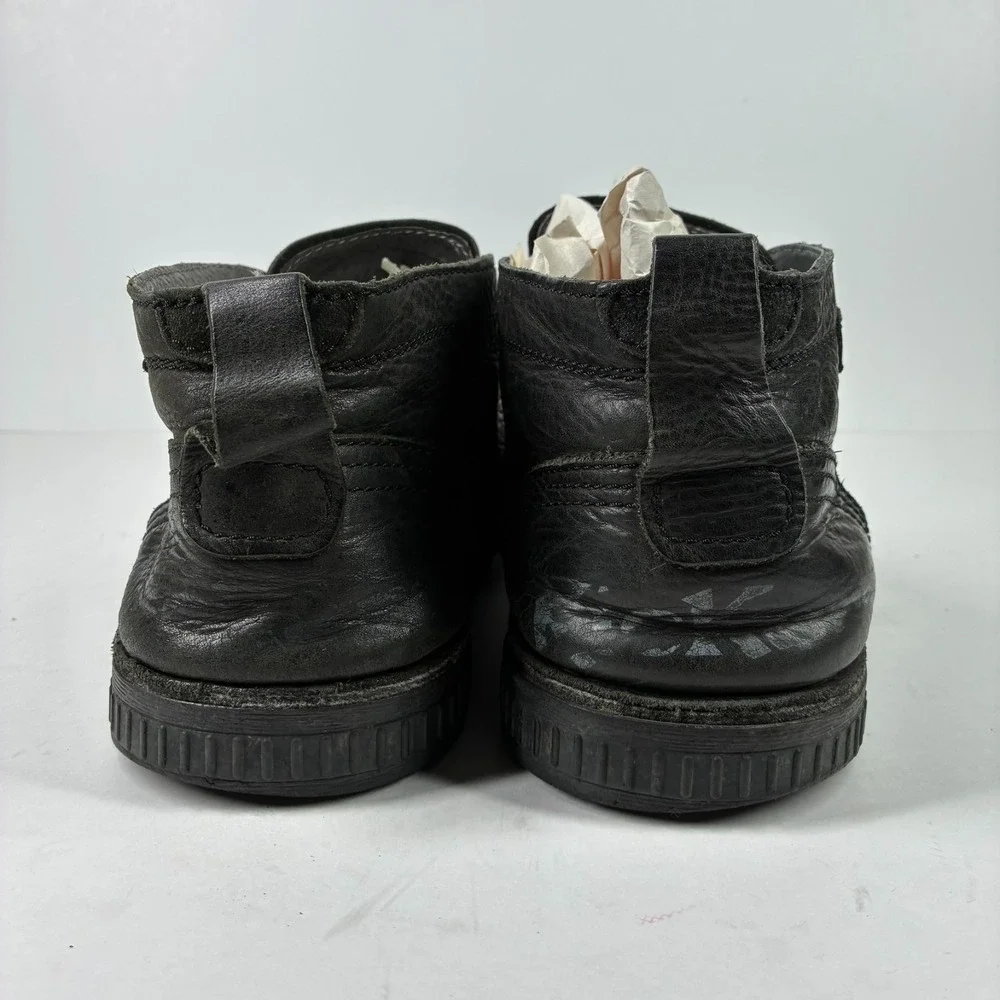 Kickers these chukka